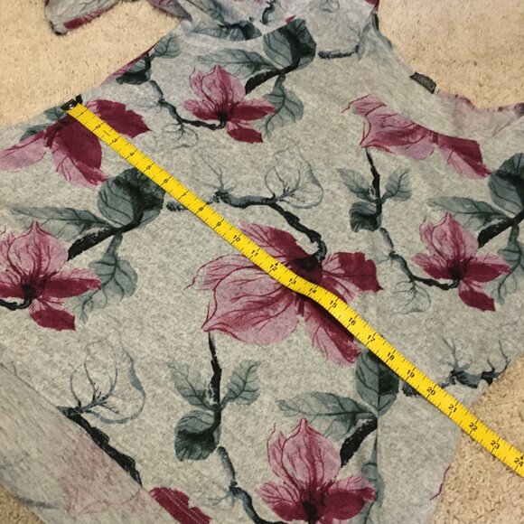 Canadian Clientele Bell Sleeve and Lace and Grommet Floral Sweater - Picture 12 of 16